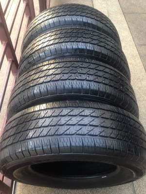 ยาง Michelin 265 65 17 สิ้นปี12 ดอกเต็ม เนื้อนิ่มๆ ใช้กันยาว