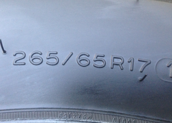 ยาง Michelin 265 65 17 สิ้นปี12 ดอกเต็ม เนื้อนิ่มๆ ใช้กันยาว