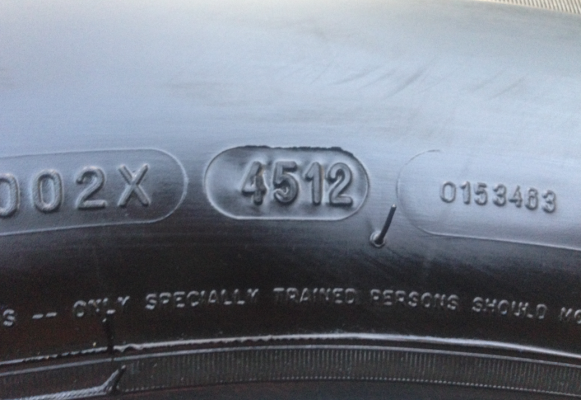 ยาง Michelin 265 65 17 สิ้นปี12 ดอกเต็ม เนื้อนิ่มๆ ใช้กันยาว