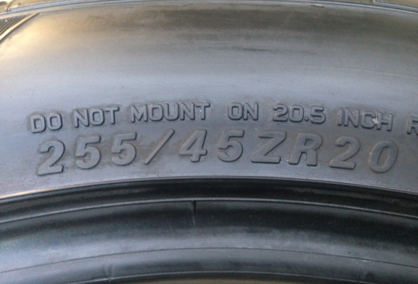 ยาง Falken 255 45 20 ปี12 ดอกเต็ม พร้อมใช้งาน ราคาไม่แพง