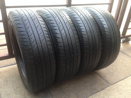 ยาง Dunlop 225 65 17 สิ้นปี13 ดอกสวย พร้อมใช้งาน ราคาไม่แพง