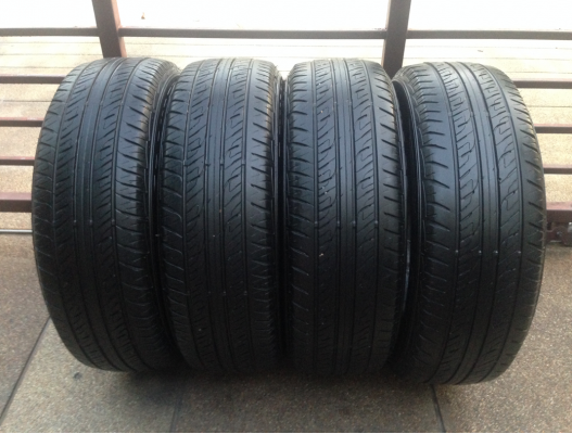 ยาง Dunlop 225 65 17 สิ้นปี13 ดอกสวย พร้อมใช้งาน ราคาไม่แพง
