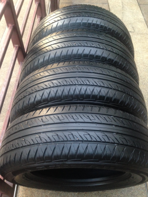 ยาง Dunlop 225 65 17 สิ้นปี13 ดอกสวย พร้อมใช้งาน ราคาไม่แพง