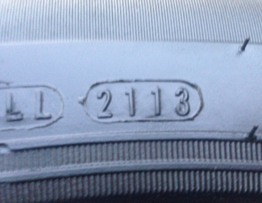 ยาง Nexen 235 60 17 กลางปี13 ดอกเต็ม ไม่มีปะ ราคาไม่แพง