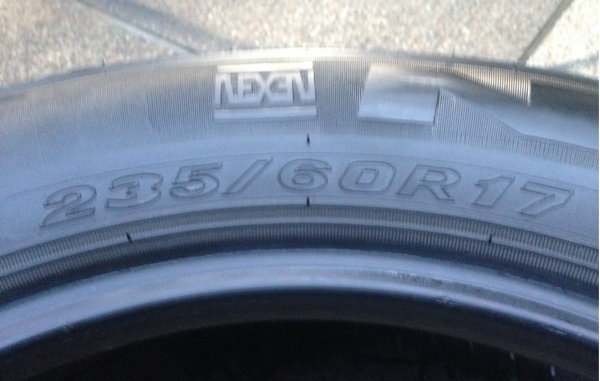 ยาง Nexen 235 60 17 กลางปี13 ดอกเต็ม ไม่มีปะ ราคาไม่แพง