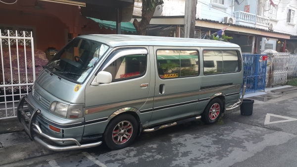 ขายรถตู้ TOYOTA หัวจรวดปี 94 เครื่องเดิมดีเซลแน่นๆ ราคา 98,000 บาท ติดต่อ คุณเอ๋ 092-6356419