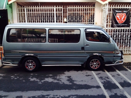 ขายรถตู้ TOYOTA หัวจรวดปี 94 เครื่องเดิมดีเซลแน่นๆ ราคา 98,000 บาท ติดต่อ คุณเอ๋ 092-6356419