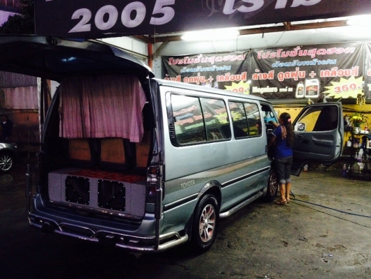 ขายรถตู้ TOYOTA หัวจรวดปี 94 เครื่องเดิมดีเซลแน่นๆ ราคา 98,000 บาท ติดต่อ คุณเอ๋ 092-6356419