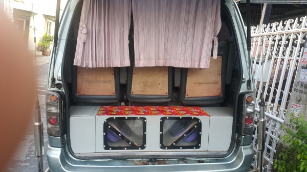 ขายรถตู้ TOYOTA หัวจรวดปี 94 เครื่องเดิมดีเซลแน่นๆ ราคา 98,000 บาท ติดต่อ คุณเอ๋ 092-6356419