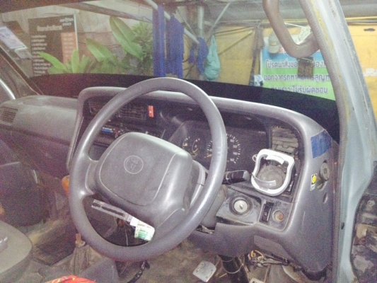 ขายรถตู้ TOYOTA หัวจรวดปี 94 เครื่องเดิมดีเซลแน่นๆ ราคา 98,000 บาท ติดต่อ คุณเอ๋ 092-6356419