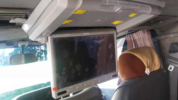 ขายรถตู้ TOYOTA หัวจรวดปี 94 เครื่องเดิมดีเซลแน่นๆ ราคา 98,000 บาท ติดต่อ คุณเอ๋ 092-6356419