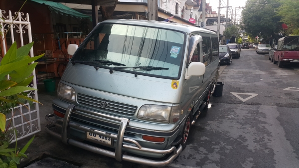 ขายรถตู้ TOYOTA หัวจรวดปี 94 เครื่องเดิมดีเซลแน่นๆ ราคา 98,000 บาท ติดต่อ คุณเอ๋ 092-6356419