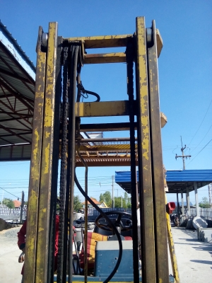 รถโฟคลิป komatsu หนัก 2 ตัน ยกได้ 4 เมตร