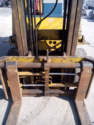 รถโฟคลิป komatsu หนัก 2 ตัน ยกได้ 4 เมตร