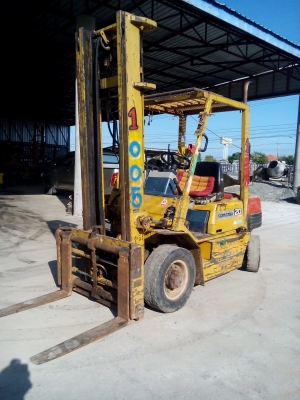 รถโฟคลิป komatsu หนัก 2 ตัน ยกได้ 4 เมตร