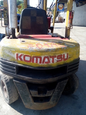 รถโฟคลิป komatsu หนัก 2 ตัน ยกได้ 4 เมตร