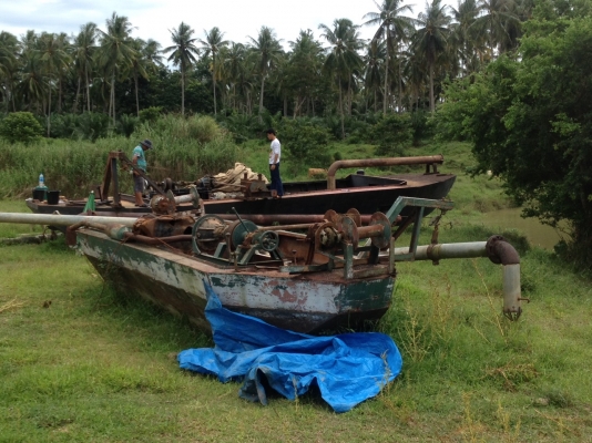 ขายเรือดูดทราย 2  ลำ ๆที่ 1. ยาว 12 ม.เครื่อง V8 EF 550แรง ท่อโต 8 นิ้วดูด 8ออก8 ลำที่ 2.ยาว 7 ม.เครื่อง HO7C ท่อโต 6 นิ้วดูด6ออก6 ขายคู่มีทะเบียนพร้อมทั้ง 2 ลำราคา1,500,000 090-772-3710 090-772-3708