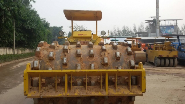 ขายรถบด SAKAI  sv512D เอกสารพร้อมโอนรถสวยพร้อมใช้ราคา 1,400,000 090-772-3710 090-772-3708