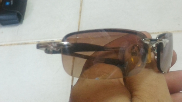 แว่นตากันแดดทรงสวยเท่ๆของอิตาลีได้มาจากญีปุ่น รายละเอียดตามภาพ