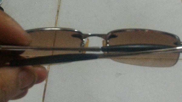 แว่นตากันแดดทรงสวยเท่ๆของอิตาลีได้มาจากญีปุ่น รายละเอียดตามภาพ