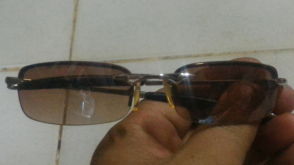 แว่นตากันแดดทรงสวยเท่ๆของอิตาลีได้มาจากญีปุ่น รายละเอียดตามภาพ