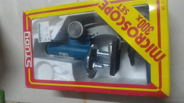 กล้องไมโครสโคป ยี่ห้อ STUDY ให้กำลังขยายสูงถึง 300 เท่า มีหัวขยายสามอัน