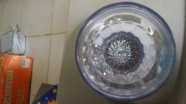 แก้วใส่เครื่องดืมจากญี่ปุ่นของใหม่ ที่มีแสงสีกระพริบและเปลี่ยนสีได้ไปเรื่อยๆ