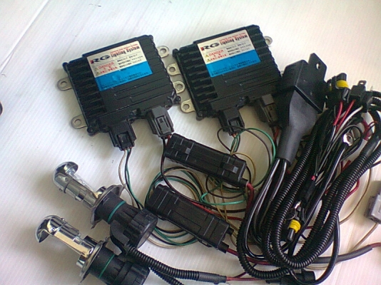 ไฟ XENON แท้ๆ MADE IN JAPAN H4 6000K ไฟ XENON แท้ๆ MADE IN JAPAN H4 6000K