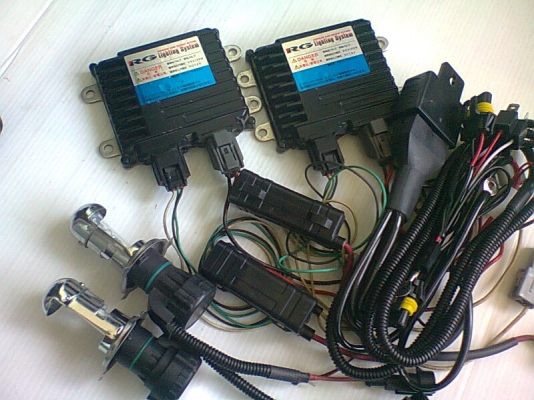 ไฟ XENON แท้ๆ MADE IN JAPAN H4 6000K ไฟ XENON แท้ๆ MADE IN JAPAN H4 6000K