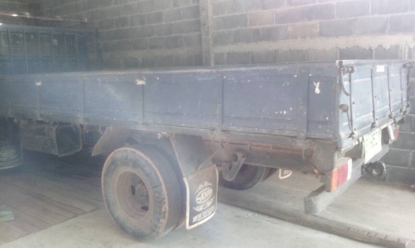 ขาย 6 ล้อ  Mazda เครื่องอีซุซุ ฝาขาว 120แรงเป็นเกียร์สายลงเล่มแล้ว  ใช้งานได้สบายกะบะยาว430กว้าง180 ยาง 750 พร้อมโอน โทร.086-7383532