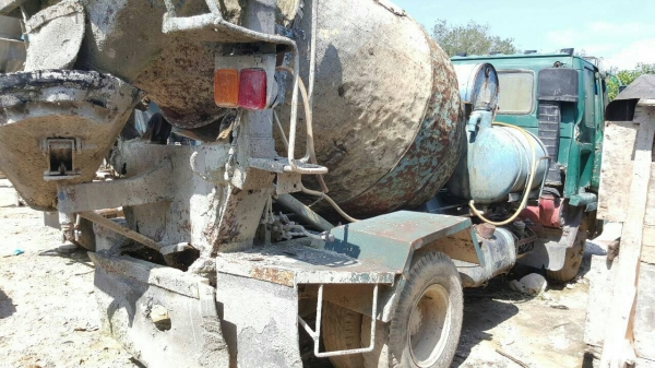 รถ6ลัอโม่ปูน 175แรง FRR12DA..เครื่อง6BG1 ยาง8.25 โม่ตรง ปั่นจากท้ายเครื่อง...