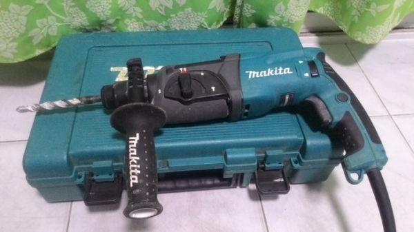 สว่านเจาะกระแทกโรตารี่ ระบบ SDS PLUS Makita HR 2470 F สภาพการทำงานสมบูรณ์ทุกระบบ เป็นของแท้ และเดิมๆครับ สว่านเจาะกระแทกโรตารี่ ระบบ SDS PLUS Makita HR 2470 F สภาพการทำงานสมบูรณ์ทุกระบบ เป็นของแท้ และเดิมๆครับ