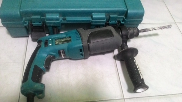 สว่านเจาะกระแทกโรตารี่ ระบบ SDS PLUS Makita HR 2470 F สภาพการทำงานสมบูรณ์ทุกระบบ เป็นของแท้ และเดิมๆครับ สว่านเจาะกระแทกโรตารี่ ระบบ SDS PLUS Makita HR 2470 F สภาพการทำงานสมบูรณ์ทุกระบบ เป็นของแท้ และเดิมๆครับ