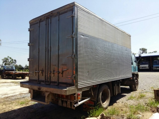 ขายรถ HINO GD174 ตู้บรรทุก เครื่อง EH700 168 แรงม้า  เครื่องดี คัสซีมีช่วงท้ายผุ เกียร์HO 6เกียร์เดินหน้า