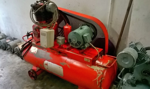 ขายถูกๆปั้มลม MEIJI 7.5แรง ถัง 228 ลิตร  ทุกระบบใช้งานได้ดีครับ