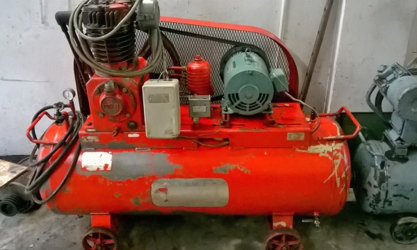 ขายถูกๆปั้มลม MEIJI 7.5แรง ถัง 228 ลิตร  ทุกระบบใช้งานได้ดีครับ