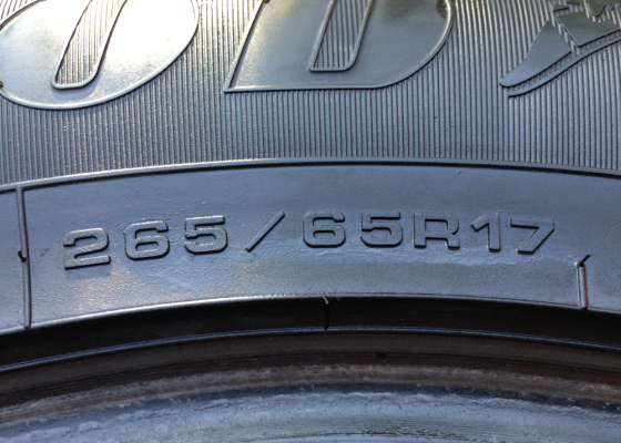ยาง Goodyear 265 65 17 ปี13 ดอกเต็ม ใช้ยาว ราคาไม่แพง