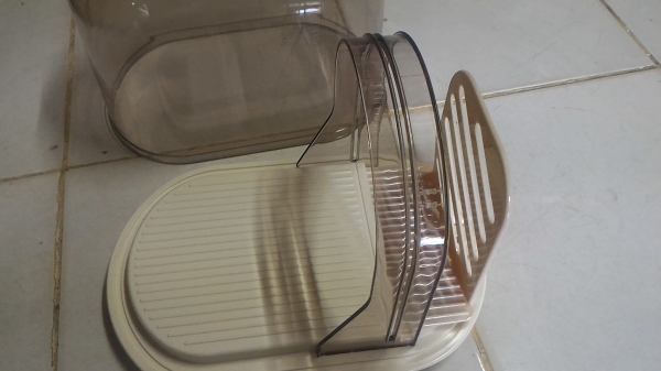 อุปกรณ์ช่วยหั่นขนมปังพร้อมมีดยาวฟันเลื่อยหั่นขนมครบชุดตามภาพ