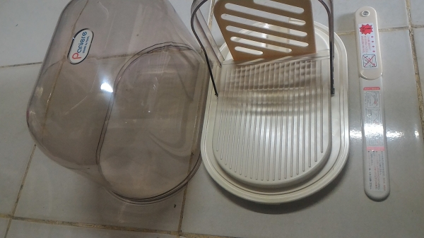 อุปกรณ์ช่วยหั่นขนมปังพร้อมมีดยาวฟันเลื่อยหั่นขนมครบชุดตามภาพ