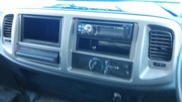 รถฮีโน่ 6 ล้อ FG8J  220 แรงม้า.  ( * รถวิ่ง 12,xxx กว่า กม. )    สนใจติดต่อ  081 - 6079515