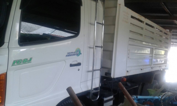 รถฮีโน่ 6 ล้อ FG8J  220 แรงม้า.  ( * รถวิ่ง 12,xxx กว่า กม. )    สนใจติดต่อ  081 - 6079515