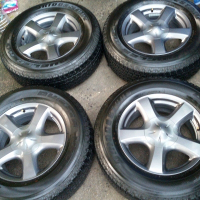 ล้อ v-cross ขอบ 17 สีเทา พร้อมยาง 255 65 17 ปี 15 ชุดล่ะ 18,500