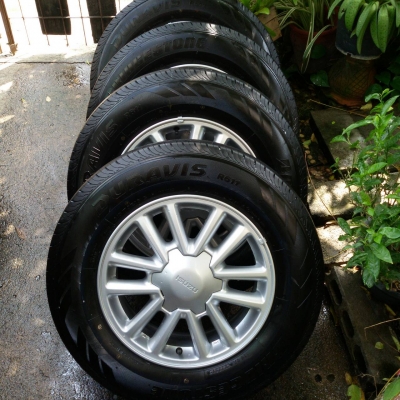 ล้อ all new ขอบ 16 พร้อมยาง 215 70 16 ปี 15 มีตุ่ม  มีสี มีเส้นสวยจัดครับ ชุดล่ะ 15,800