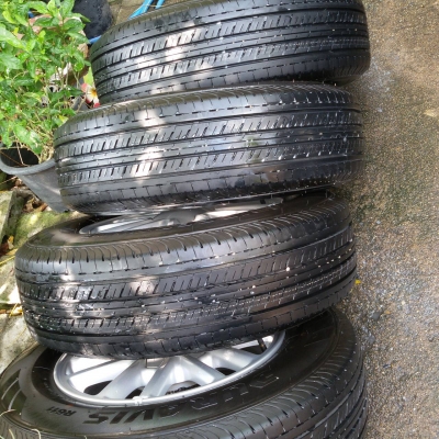 ล้อ all new ขอบ 16 พร้อมยาง 215 70 16 ปี 15 มีตุ่ม  มีสี มีเส้นสวยจัดครับ ชุดล่ะ 15,800