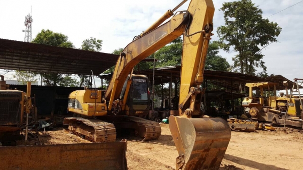 ขายแบคโฮ CAT 320C สภาพพร้อมใช้งาน ทำช่วงล่างใหม่ เอกสารเล่มทะเบียนพร้อม แอร์เย็น ราคาต่อรองได้ครับ