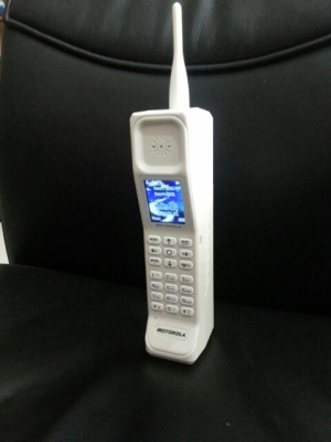 moto กระดูก ย้อนยุค 80 ใส่ได้ 2 ซิม แบตนาน ของใหม่นะ โปรแกรมอังกฤษ สุดเท่ห์ สีขาว ขนาด นํ้าหนัก เท่าของเดิมๆ moto กระดูก ย้อนยุค 80 ใส่ได้ 2 ซิม แบตนาน ของใหม่นะ โปรแกรมอังกฤษ สุดเท่ห์ สีขาว ขนาด นํ้าหนัก เท่าของเดิมๆ