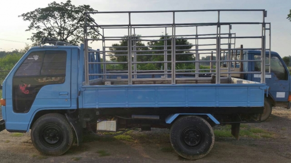 ลูกค้า"รับรถกลับชัยภูมิเรียบร้อย"แล้วครับ สี่ล้อ อีซูชุ 100ฝาดำ เกียร์สั้น ช่วงยาว3.20ม สภาพดีสวยบางเดิม ทะเบียนพร้อมโอน