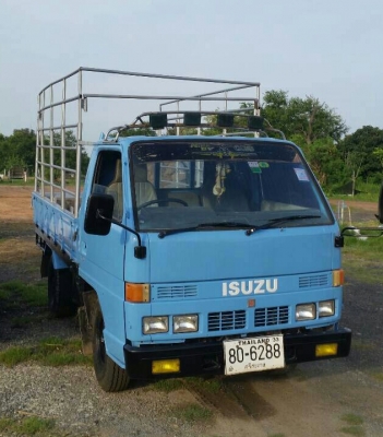 ลูกค้า"รับรถกลับชัยภูมิเรียบร้อย"แล้วครับ สี่ล้อ อีซูชุ 100ฝาดำ เกียร์สั้น ช่วงยาว3.20ม สภาพดีสวยบางเดิม ทะเบียนพร้อมโอน