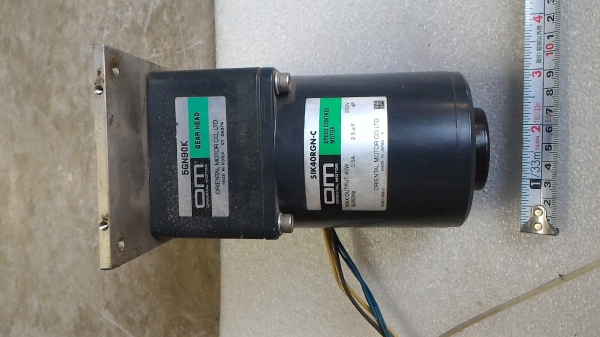 มอเตอร์เกียร์ทดรอบ ยี่ห้อ ORIENTAL MOTOR ขนาดกำลัง 40 W.  หมุนที่ 15 รอบต่อนาที