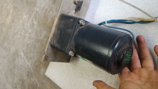 มอเตอร์เกียร์ทดรอบ ยี่ห้อ ORIENTAL MOTOR ขนาดกำลัง 40 W.  หมุนที่ 15 รอบต่อนาที